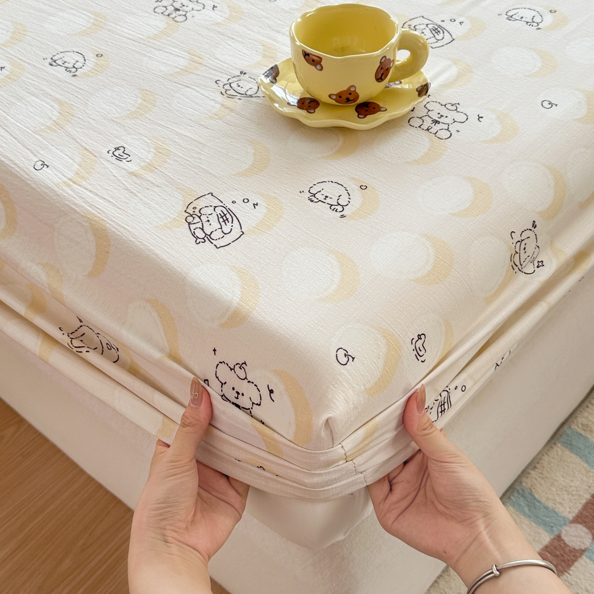 91家纺网 家纺一手货源 找家纺 麦乐迪 2025新款A类云感双层纱印花床笠 月梦小狗