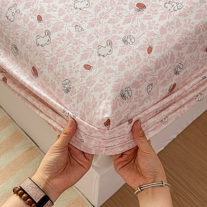 91家纺网 家纺一手货源 找家纺 麦乐迪 2025新款A类云感双层纱印花床笠 月野兔-粉