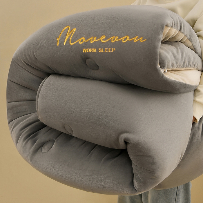 91家纺网 家纺一手货源 找家纺 （总）金柚子家纺 2025新款牛奶绒刺绣冬被