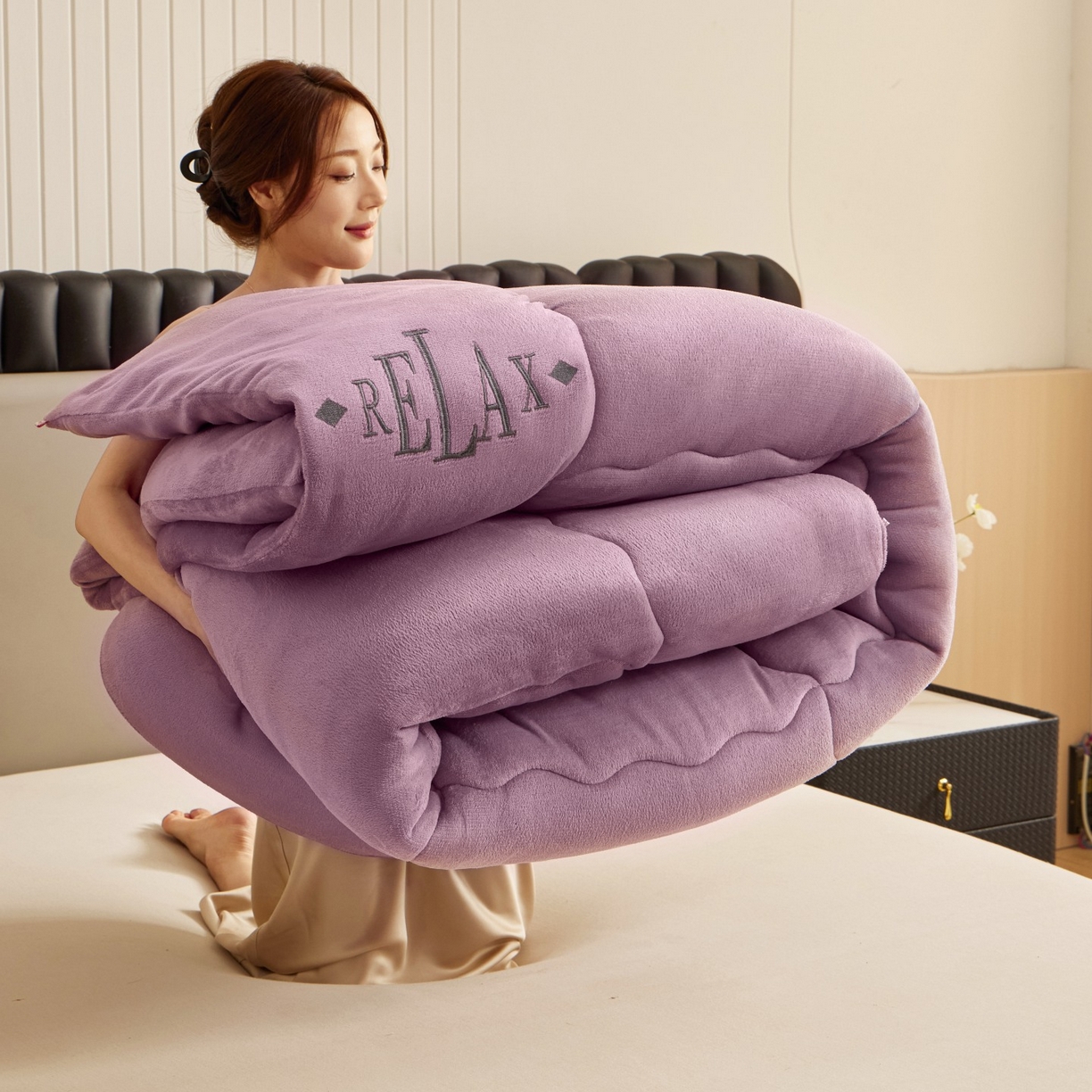 91家纺网 家纺一手货源 找家纺 （总）百花王 2025新款牛奶绒刺绣款冬被被子被芯