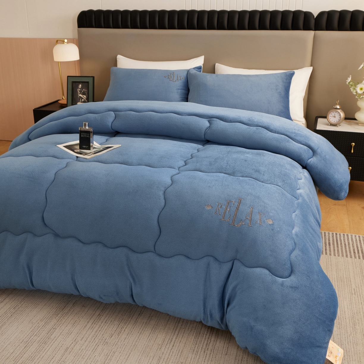 91家纺网 家纺一手货源 找家纺 百花王 2025新款牛奶绒刺绣款冬被被子被芯 蓝色