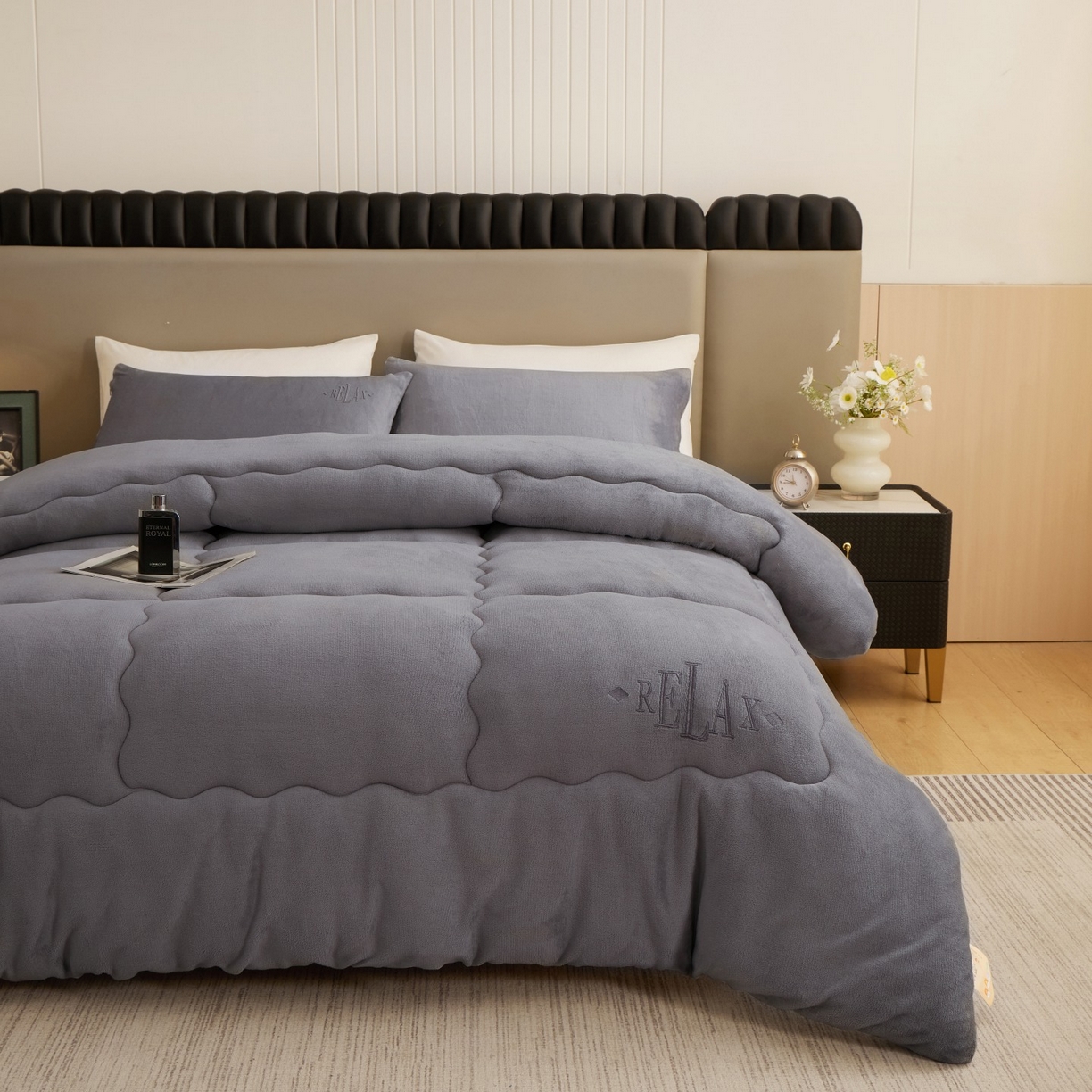 91家纺网 家纺一手货源 找家纺 百花王 2025新款牛奶绒刺绣款冬被被子被芯 灰色