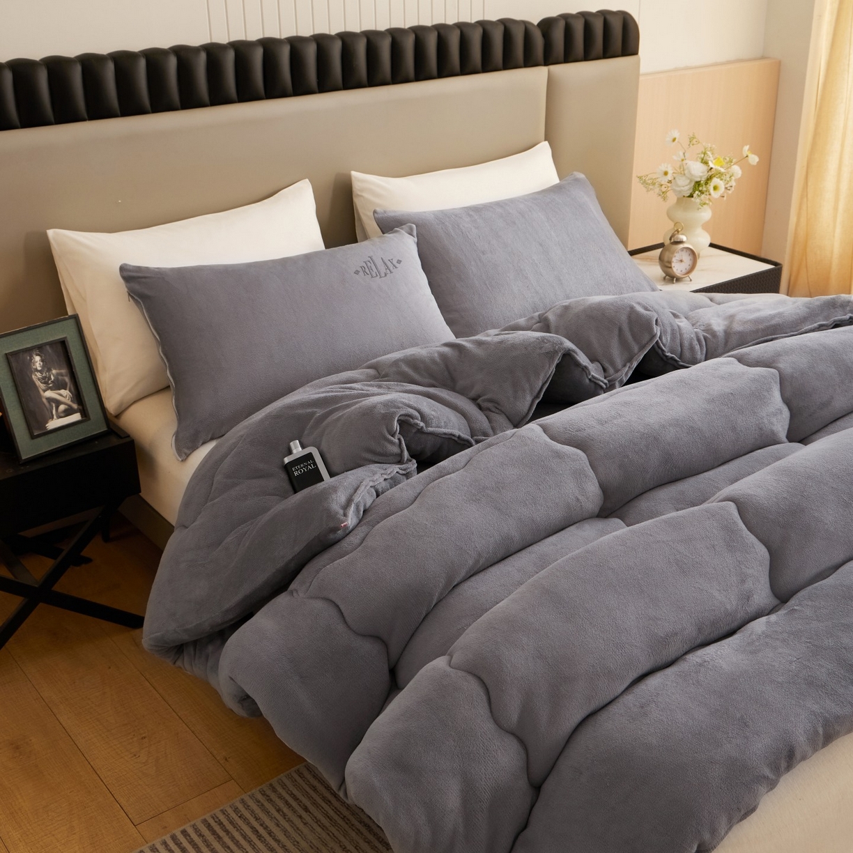 91家纺网 家纺一手货源 找家纺 百花王 2025新款牛奶绒刺绣款冬被被子被芯 灰色