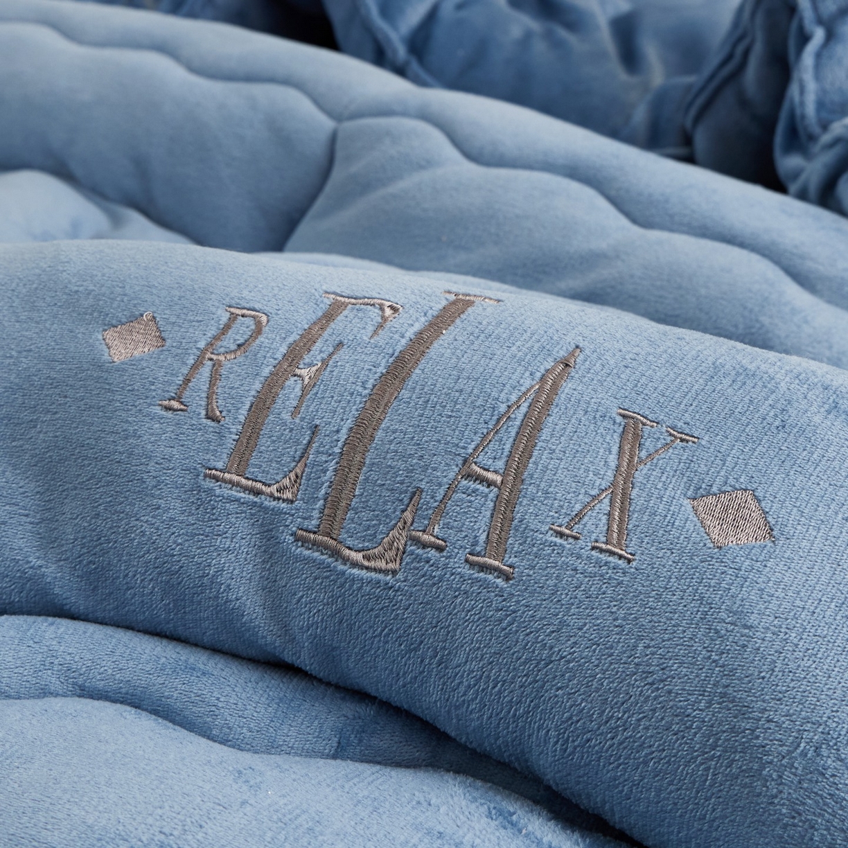 91家纺网 家纺一手货源 找家纺 （总）百花王 2025新款牛奶绒刺绣款冬被被子被芯