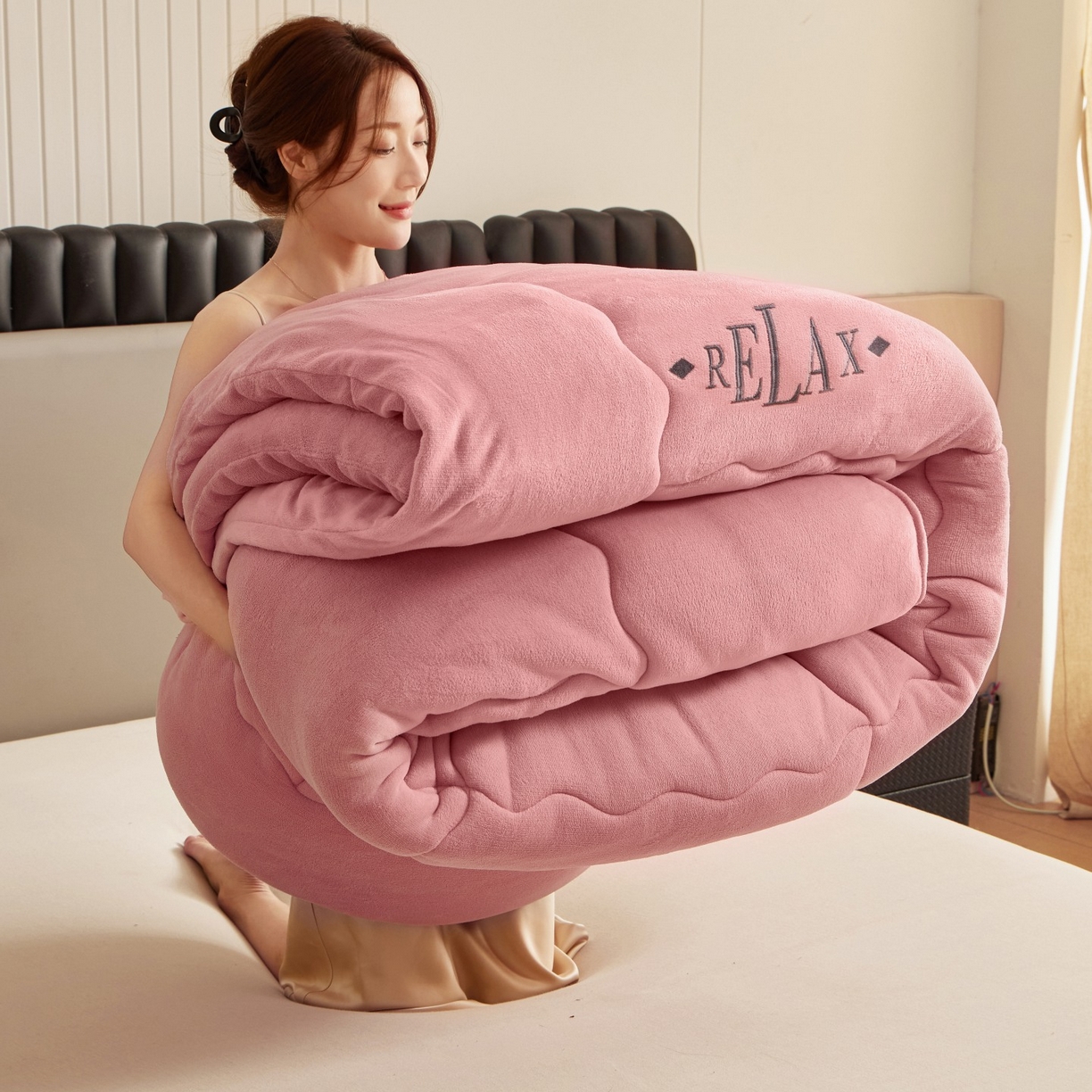 91家纺网 家纺一手货源 找家纺 （总）百花王 2025新款牛奶绒刺绣款冬被被子被芯