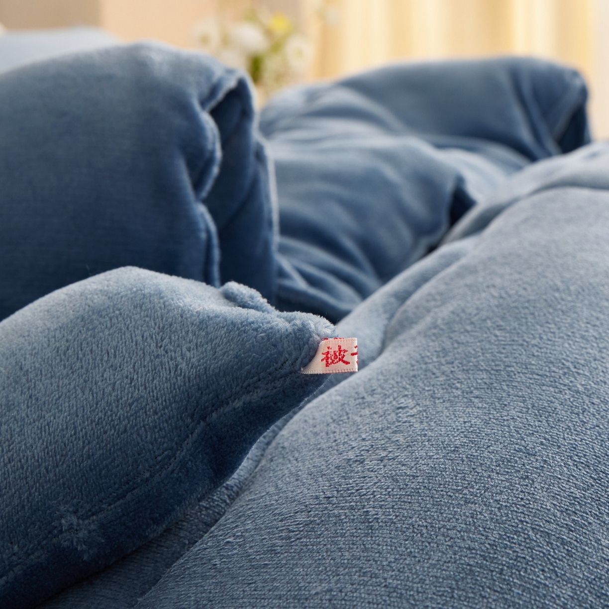 91家纺网 家纺一手货源 找家纺 百花王 2025新款牛奶绒刺绣款冬被被子被芯 蓝色