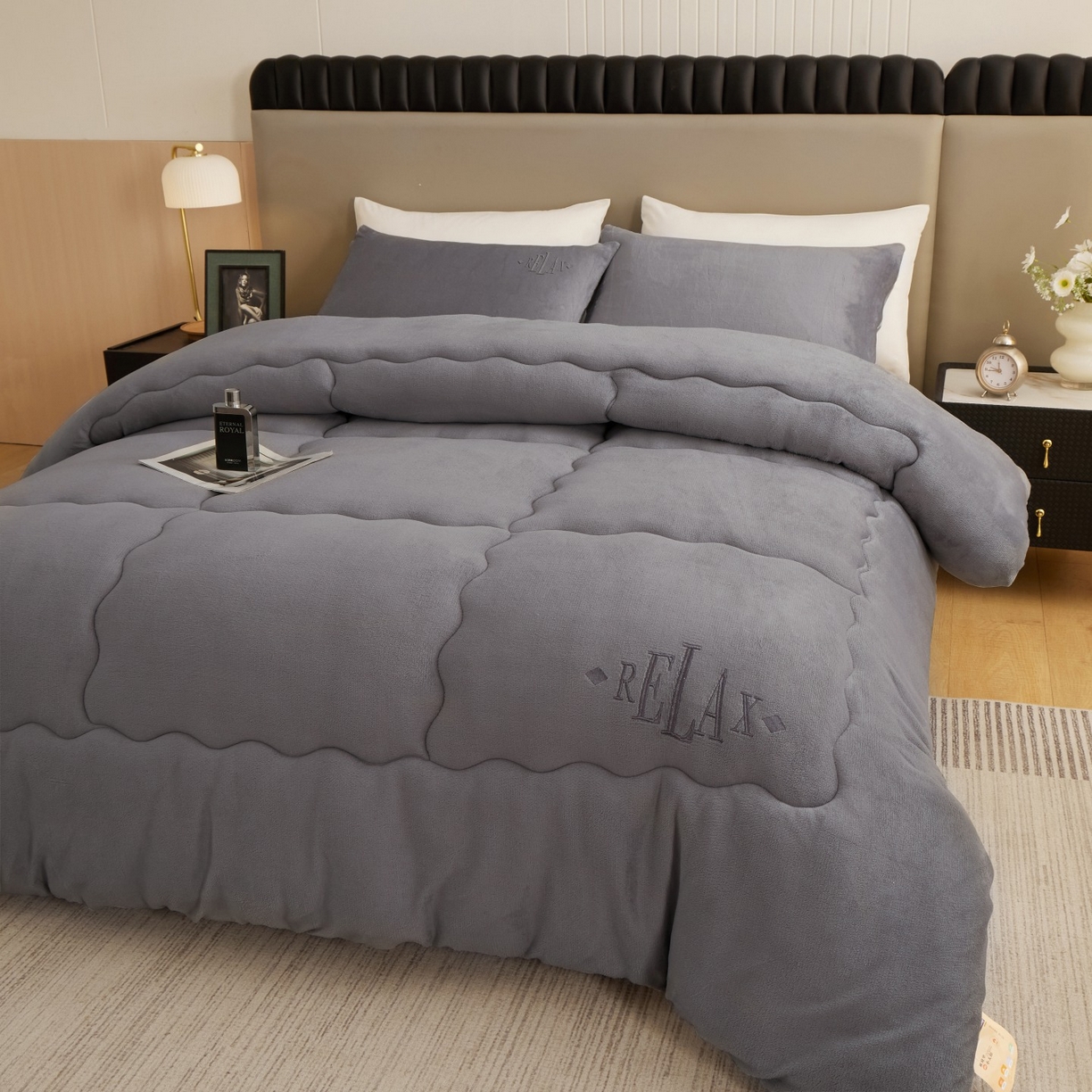 91家纺网 家纺一手货源 找家纺 百花王 2025新款牛奶绒刺绣款冬被被子被芯 灰色