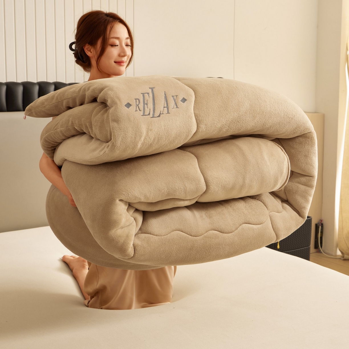 91家纺网 家纺一手货源 找家纺 （总）百花王 2025新款牛奶绒刺绣款冬被被子被芯