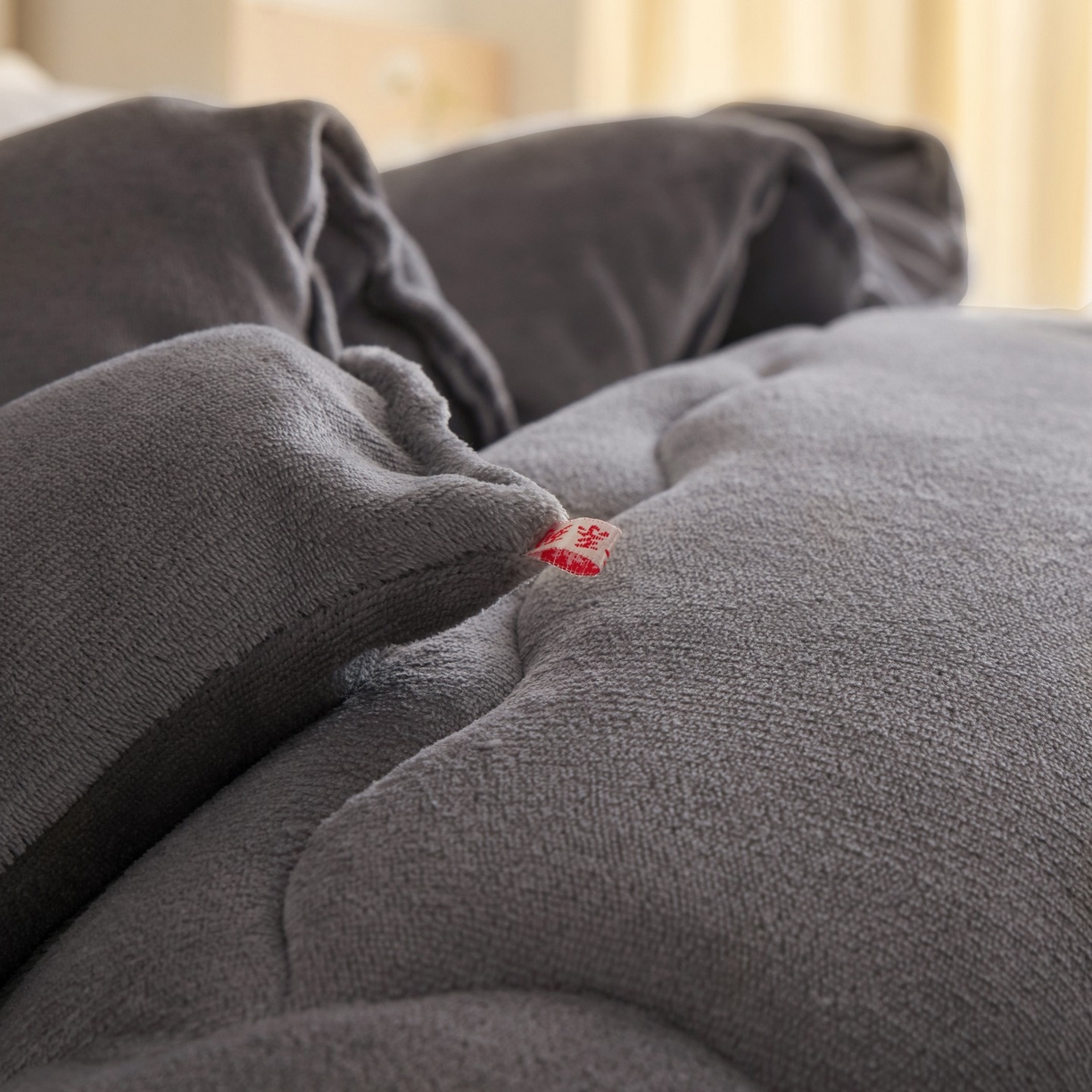 91家纺网 家纺一手货源 找家纺 百花王 2025新款牛奶绒刺绣款冬被被子被芯 灰色