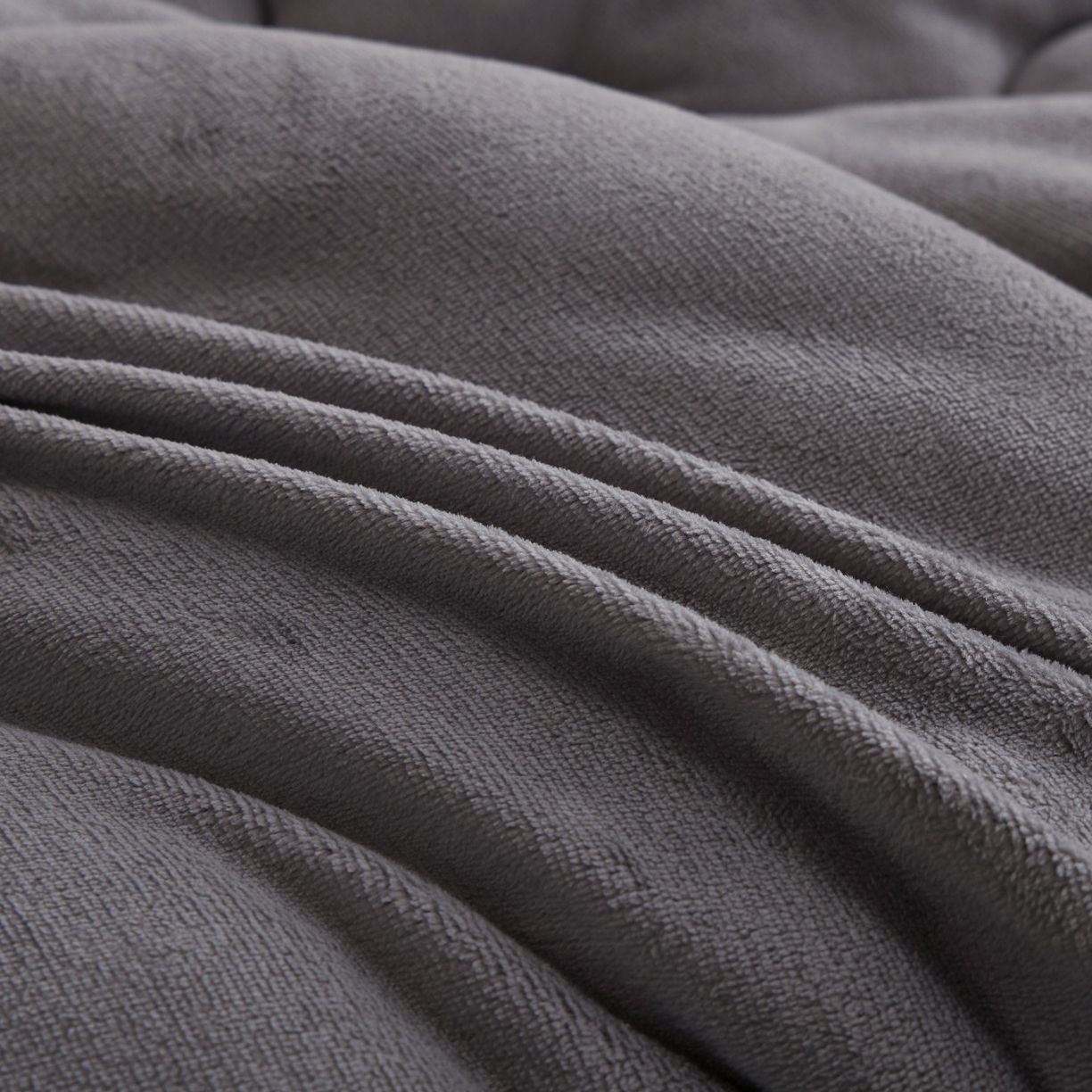 91家纺网 家纺一手货源 找家纺 百花王 2025新款牛奶绒刺绣款冬被被子被芯 灰色