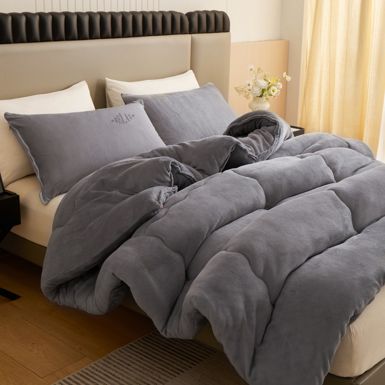 91家纺网 家纺一手货源 找家纺 百花王 2025新款牛奶绒刺绣款冬被被子被芯 灰色