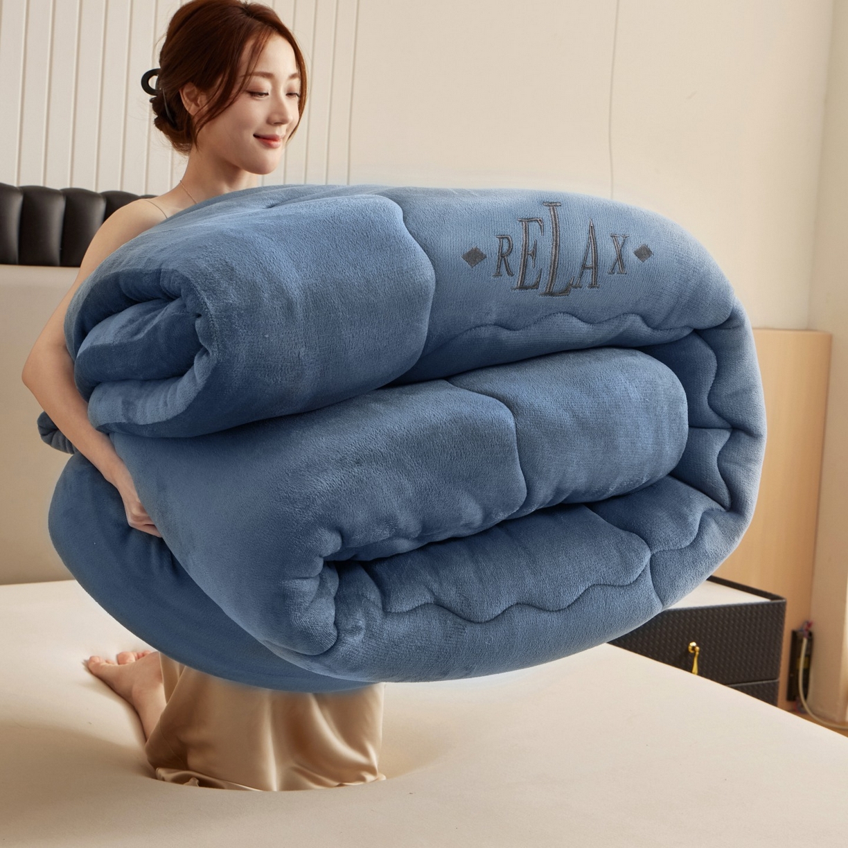 百花王 2025新款牛奶绒刺绣款冬被被子被芯 蓝色