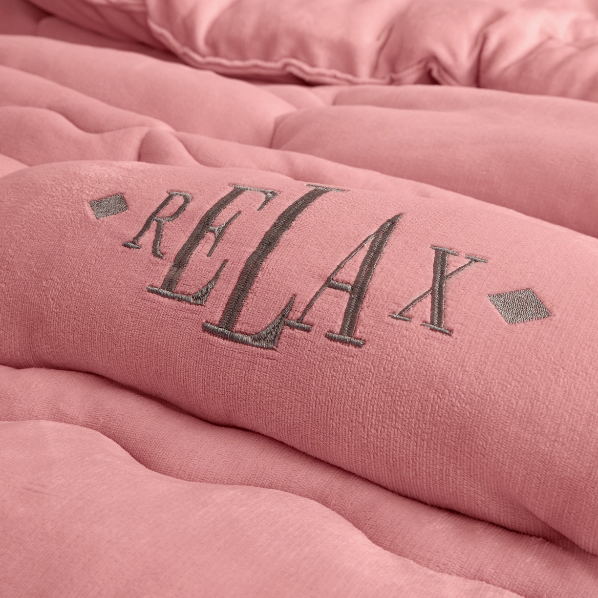 91家纺网 家纺一手货源 找家纺 百花王 2025新款牛奶绒刺绣款冬被被子被芯 粉色