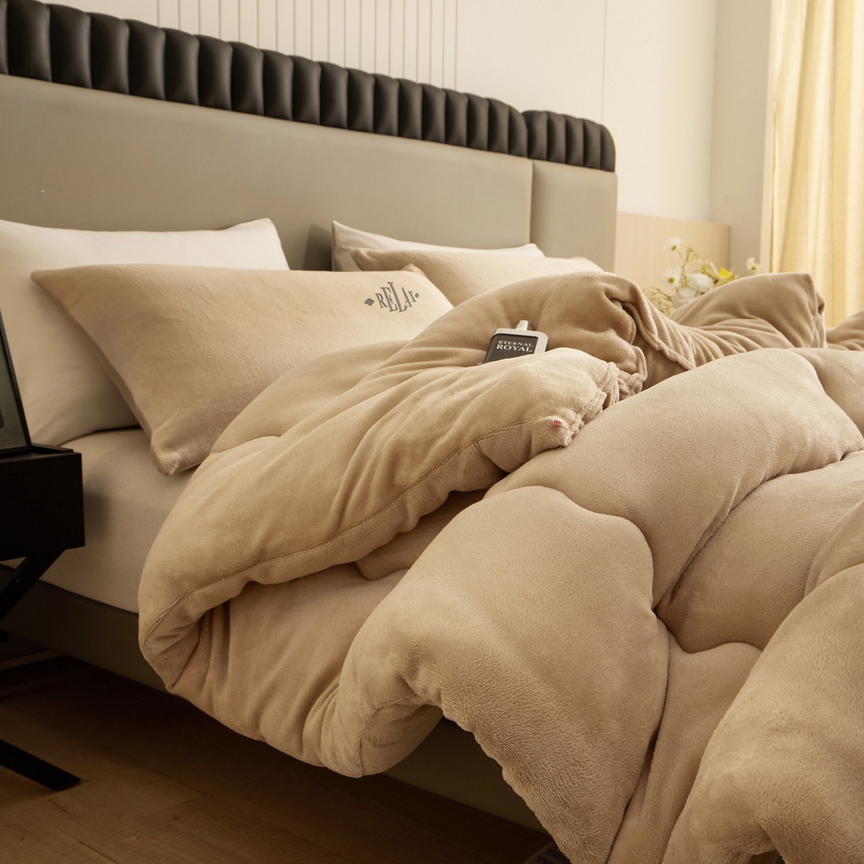 91家纺网 家纺一手货源 找家纺 百花王 2025新款牛奶绒刺绣款冬被被子被芯 驼色