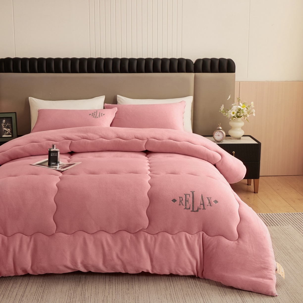 91家纺网 家纺一手货源 找家纺 百花王 2025新款牛奶绒刺绣款冬被被子被芯 粉色