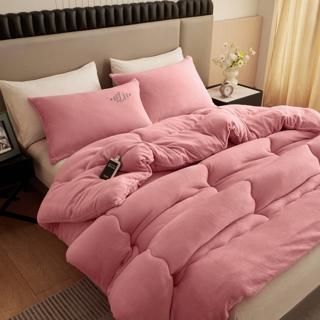 91家纺网 家纺一手货源 找家纺 百花王 2025新款牛奶绒刺绣款冬被被子被芯 粉色