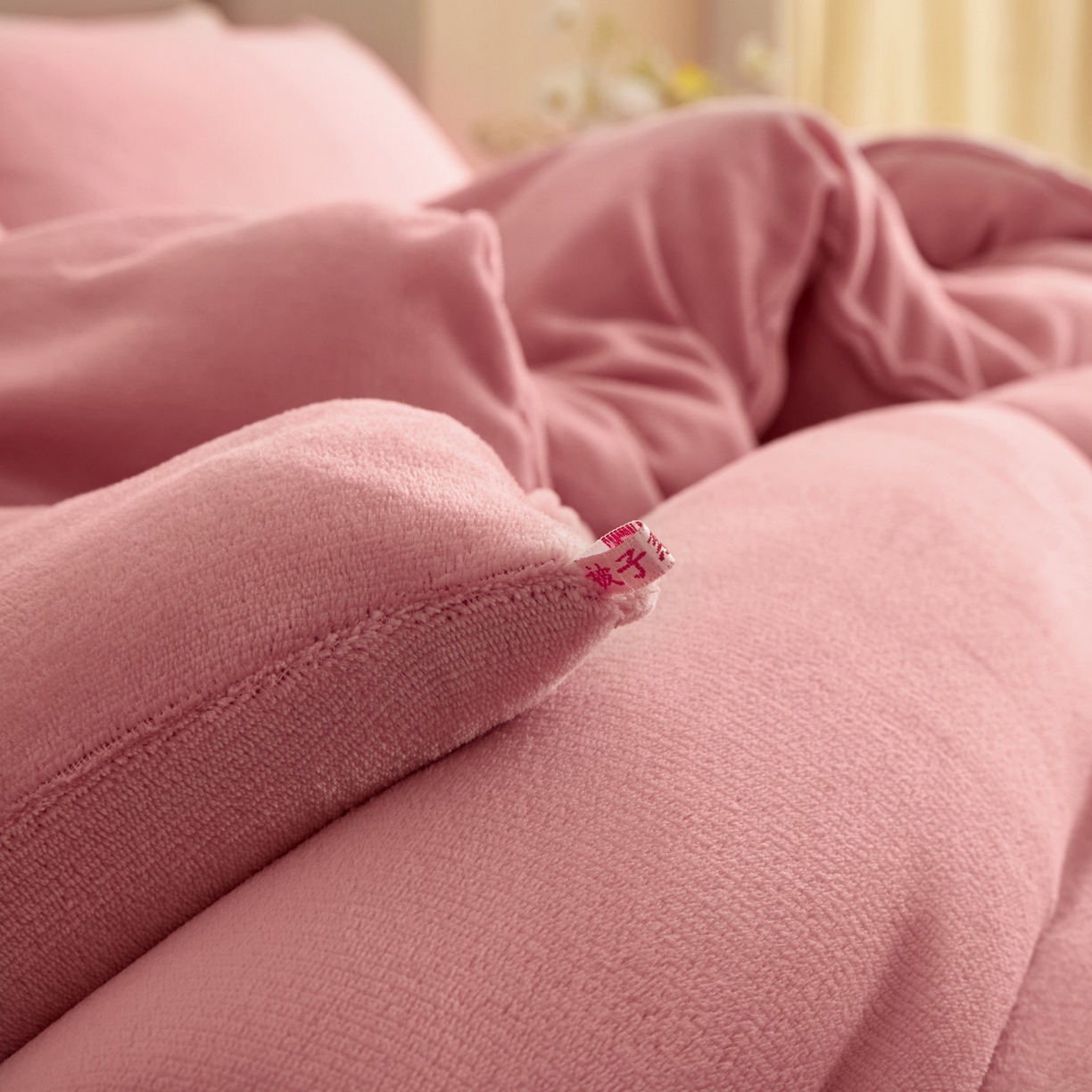 91家纺网 家纺一手货源 找家纺 百花王 2025新款牛奶绒刺绣款冬被被子被芯 粉色