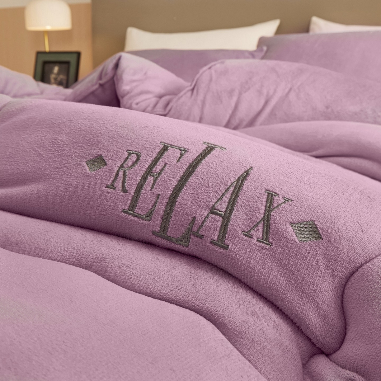 91家纺网 家纺一手货源 找家纺 百花王 2025新款牛奶绒刺绣款冬被被子被芯 紫色