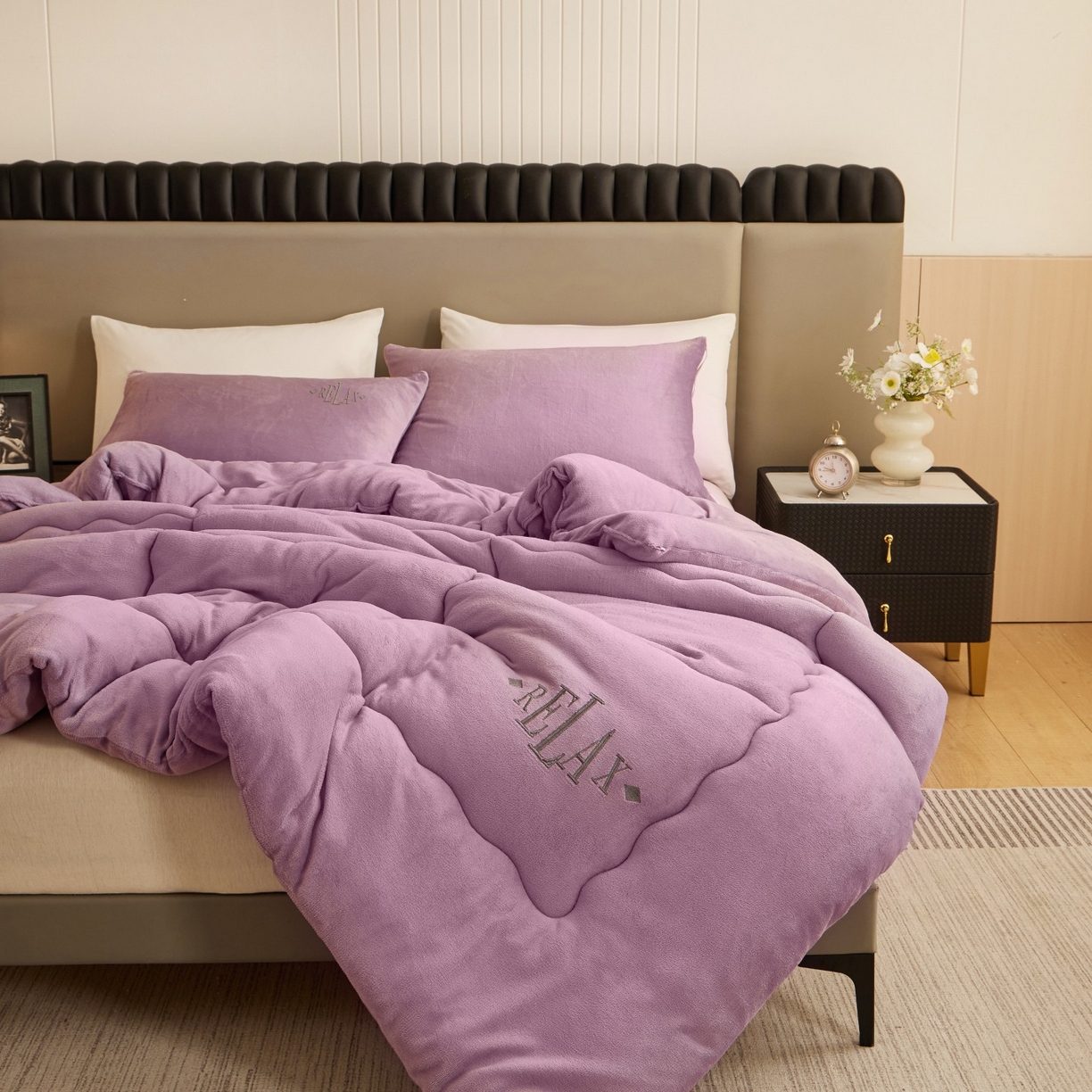 91家纺网 家纺一手货源 找家纺 百花王 2025新款牛奶绒刺绣款冬被被子被芯 紫色