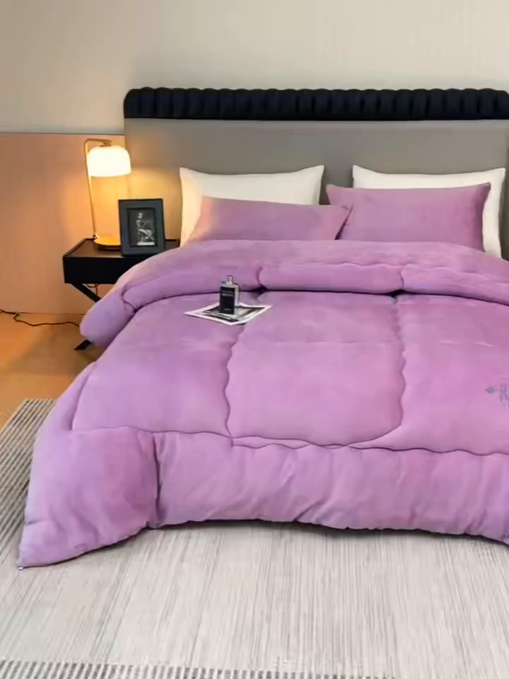 91家纺网 家纺一手货源 找家纺 百花王 2025新款牛奶绒刺绣款冬被被子被芯 紫色