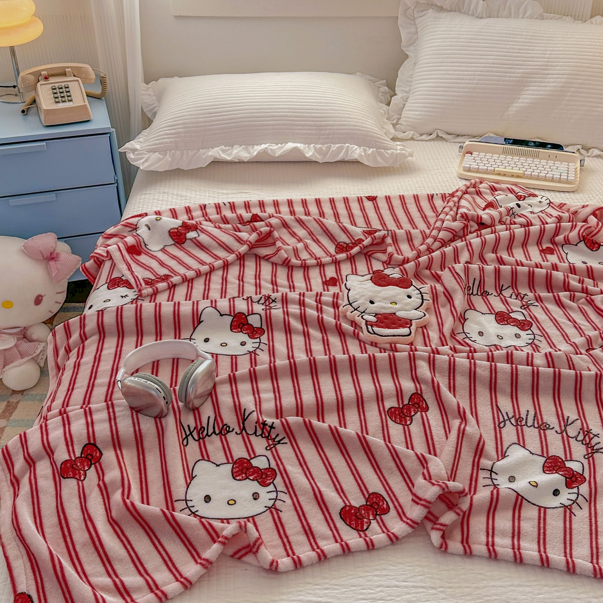 91家纺网 家纺一手货源 找家纺 花满路 2025新款亲肤舒适卡通系列毛毯 线条kitty