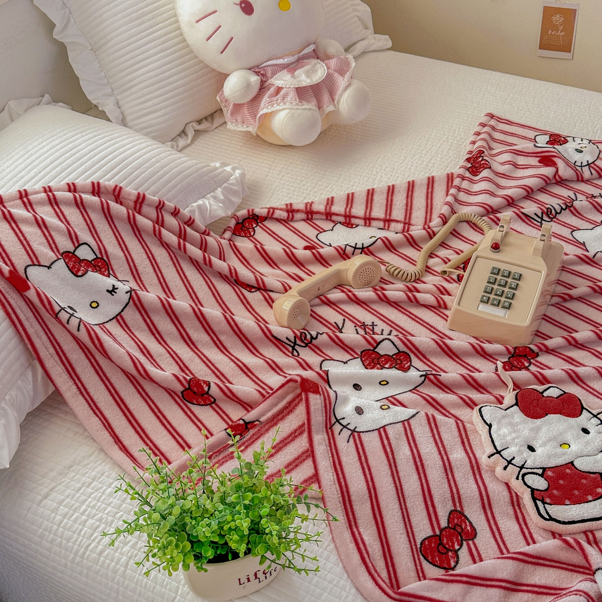 91家纺网 家纺一手货源 找家纺 花满路 2025新款亲肤舒适卡通系列毛毯 线条kitty