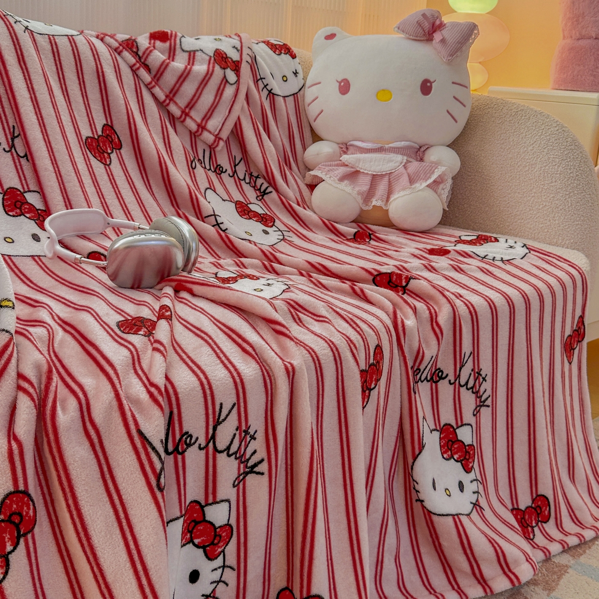 91家纺网 家纺一手货源 找家纺 花满路 2025新款亲肤舒适卡通系列毛毯 线条kitty