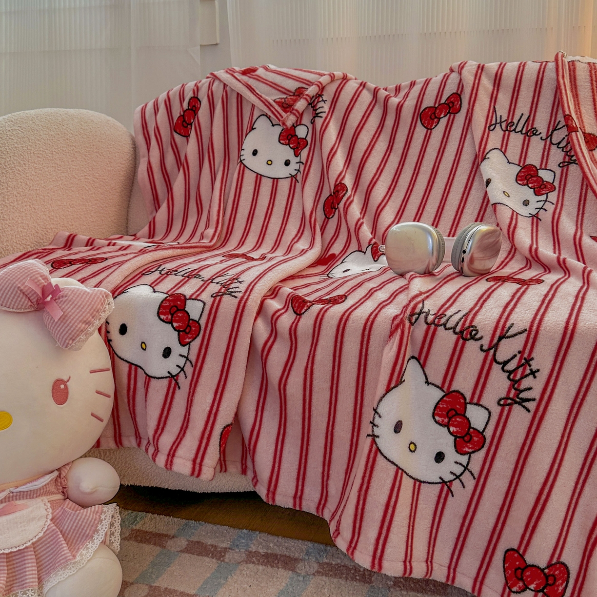 91家纺网 家纺一手货源 找家纺 花满路 2025新款亲肤舒适卡通系列毛毯 线条kitty