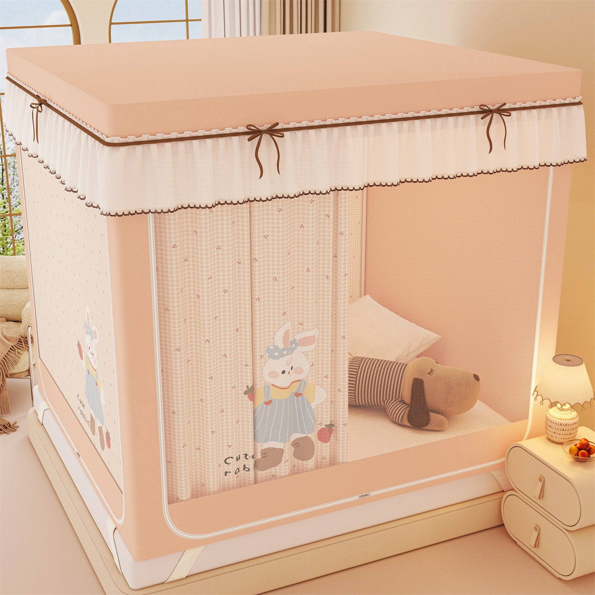 91家纺网 家纺一手货源 找家纺 艾晶美家纺有限公司 2025新款大版花卡通家用坐式遮光床帘蚊帐 萌萌兔