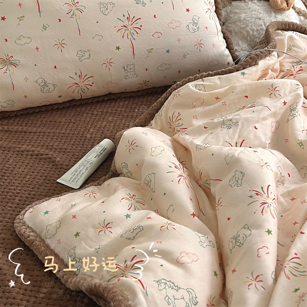 91家纺网 家纺一手货源 找家纺 荣轩 2025秋冬必备新品棉加绒华夫格提花绒工艺款四件套（铺床版） 马上好运