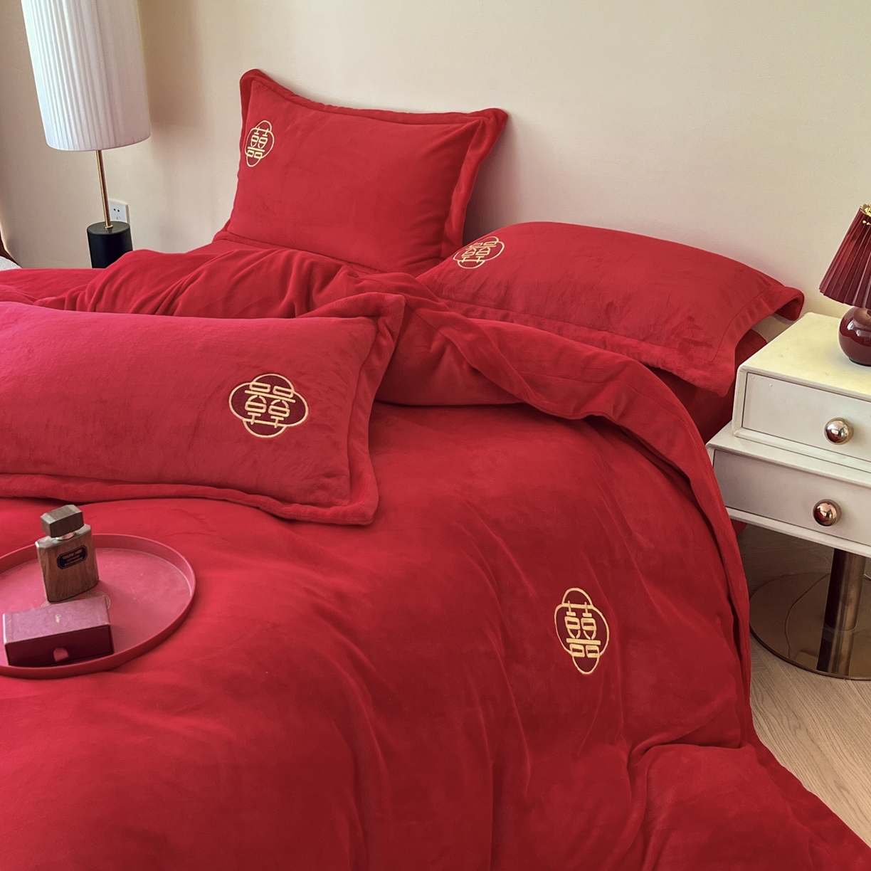 91家纺网 家纺一手货源 找家纺 欧乐蒂 2025新款婚庆款牛奶绒刺绣系列四件套-唯一 永恒-牛奶绒