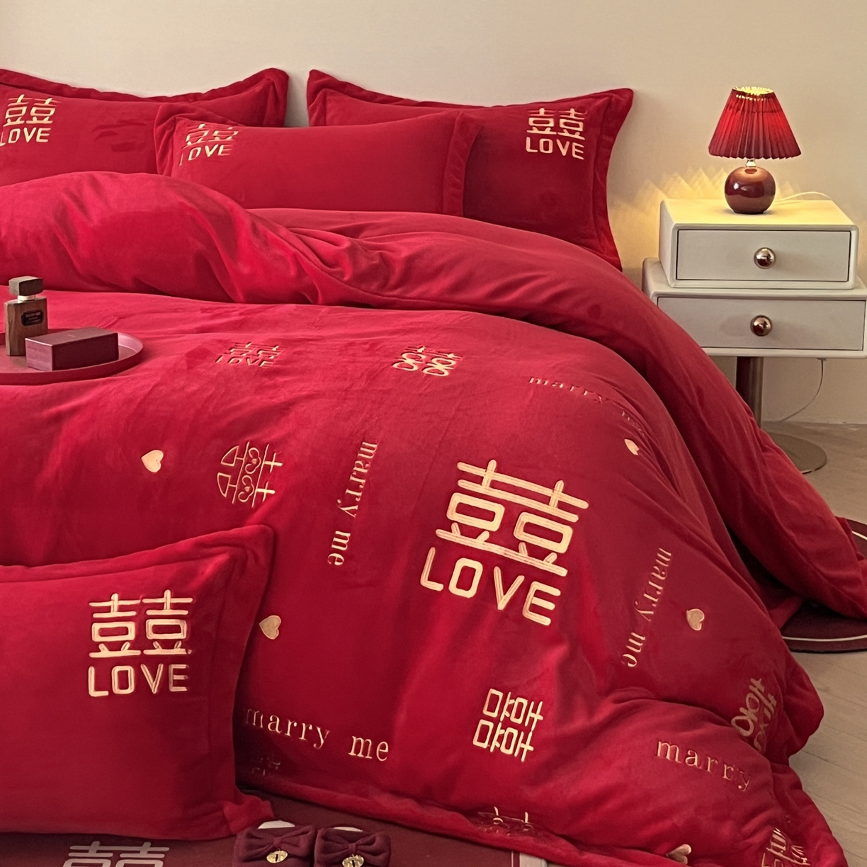 91家纺网 家纺一手货源 找家纺 欧乐蒂 2025新款高克重牛奶绒刺绣四件套-家家有喜 家家有喜-金