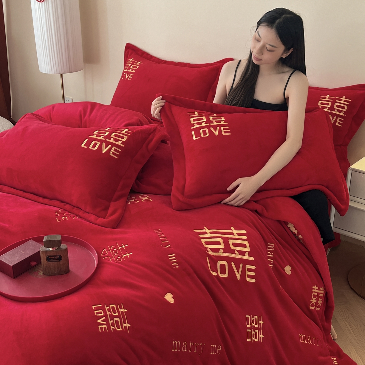 91家纺网 家纺一手货源 找家纺 欧乐蒂 2025新款高克重牛奶绒刺绣四件套-家家有喜 家家有喜-金