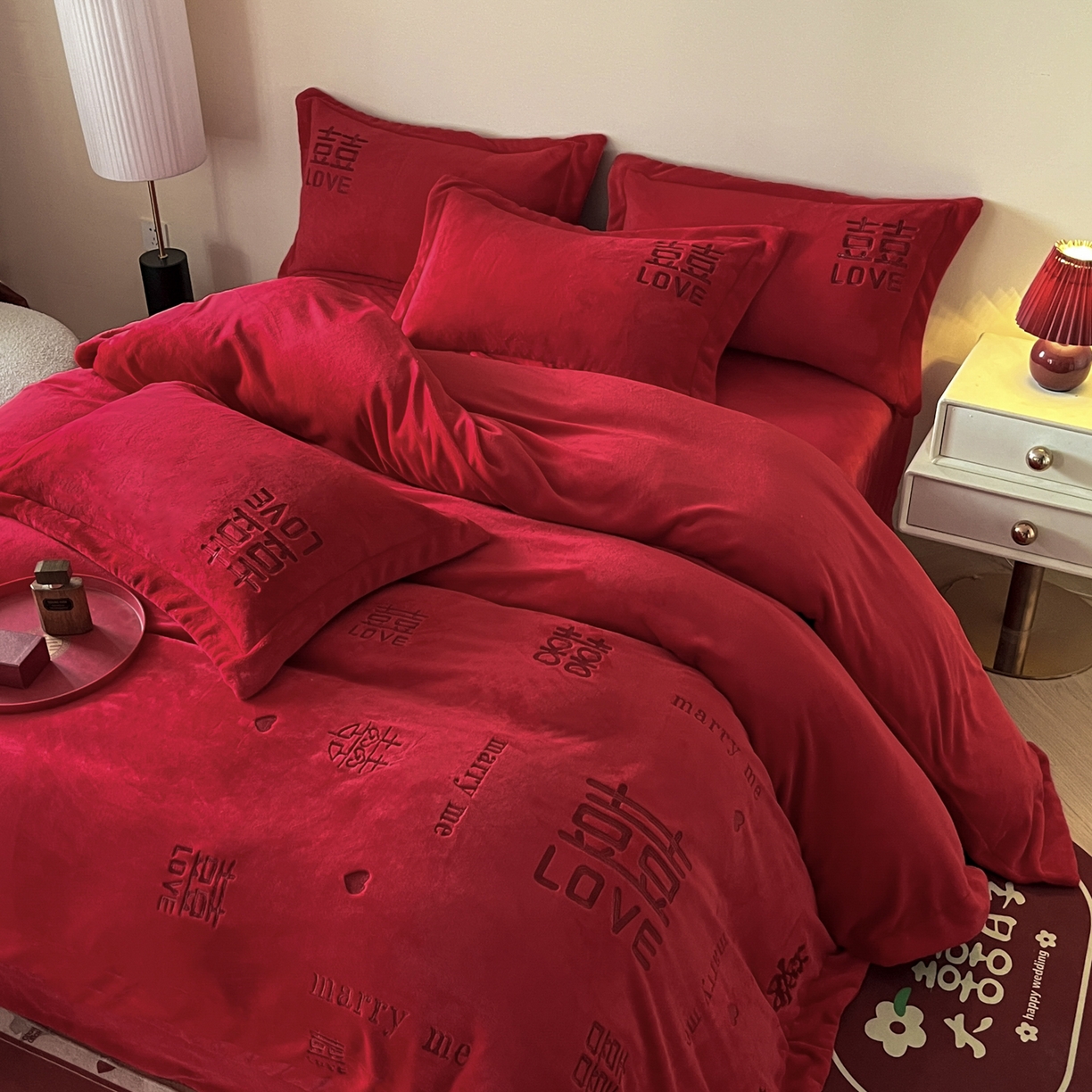 91家纺网 家纺一手货源 找家纺 欧乐蒂 2025新款高克重牛奶绒刺绣四件套-家家有喜 家家有喜-红