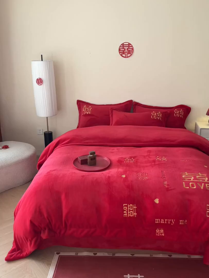 91家纺网 家纺一手货源 找家纺 欧乐蒂 2025新款高克重牛奶绒刺绣四件套-家家有喜 家家有喜-金