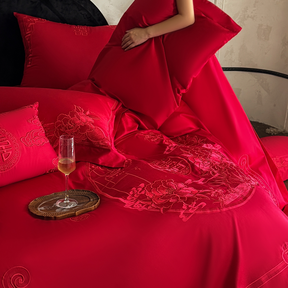 91家纺网 家纺一手货源 找家纺 （总）佳汐蓝家纺 2025新款100支全棉刺绣婚庆四件套-喜满华堂