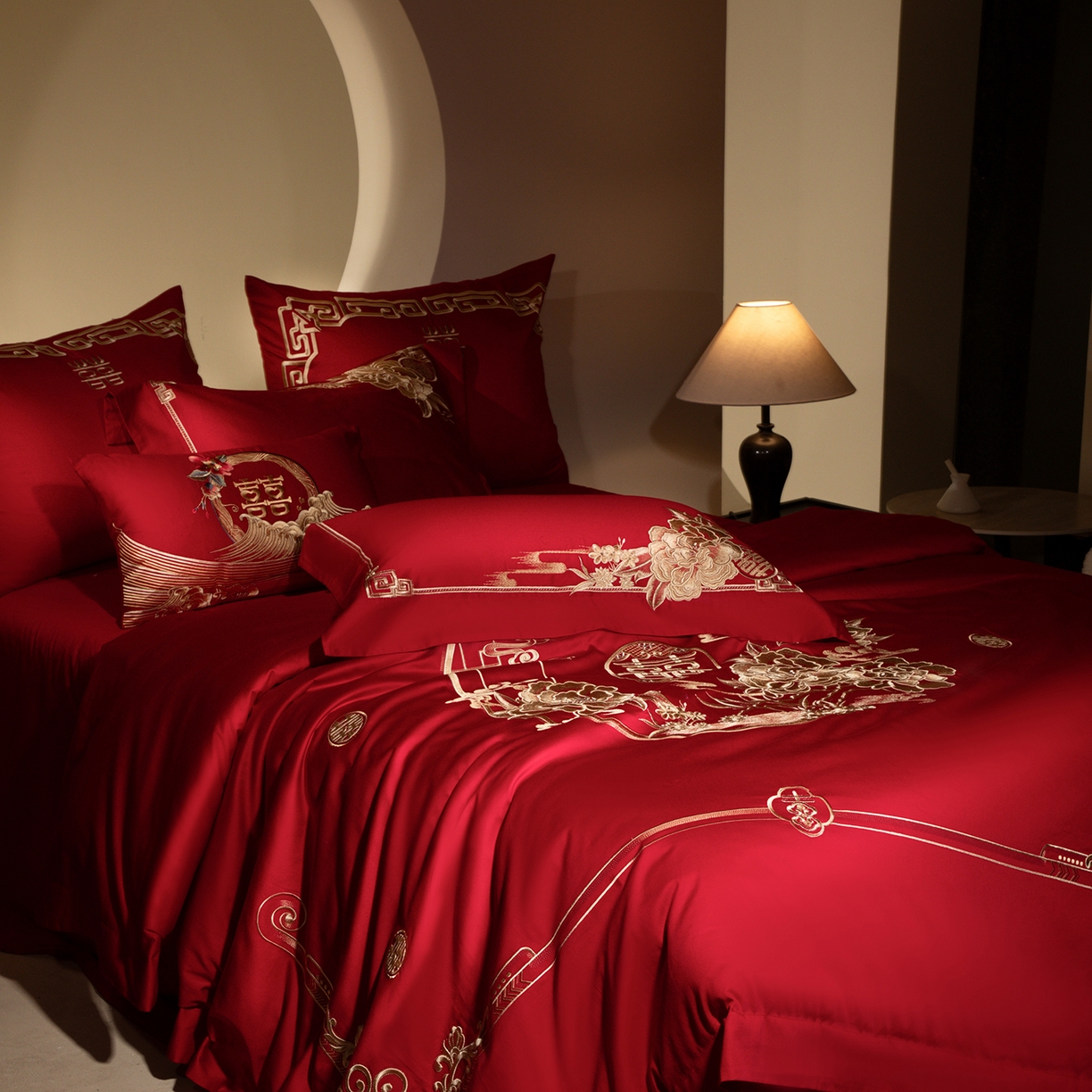 91家纺网 家纺一手货源 找家纺 佳汐蓝家纺 2025新款100支全棉刺绣婚庆四件套-喜满华堂 喜满华堂-金