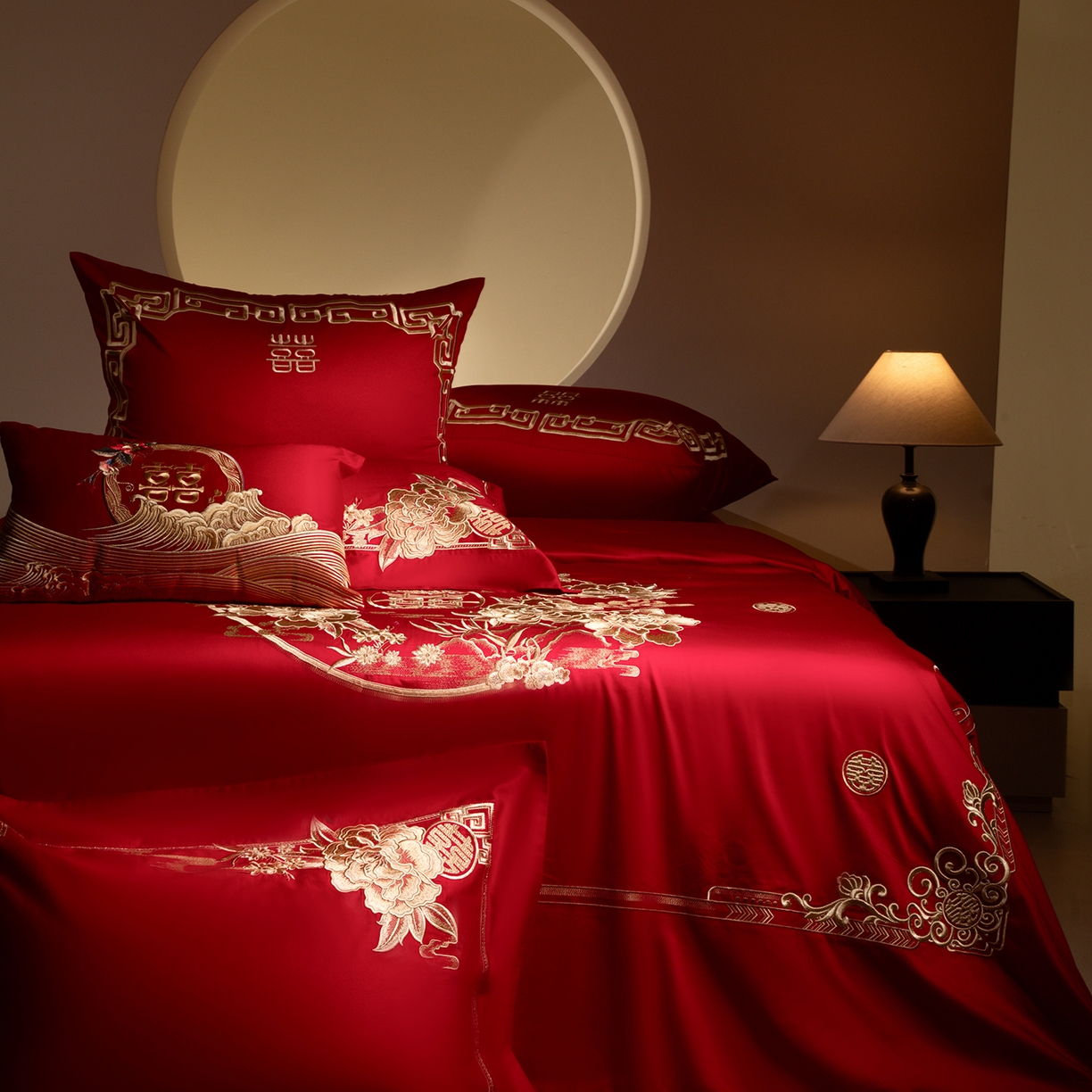 91家纺网 家纺一手货源 找家纺 佳汐蓝家纺 2025新款100支全棉刺绣婚庆四件套-喜满华堂 喜满华堂-金