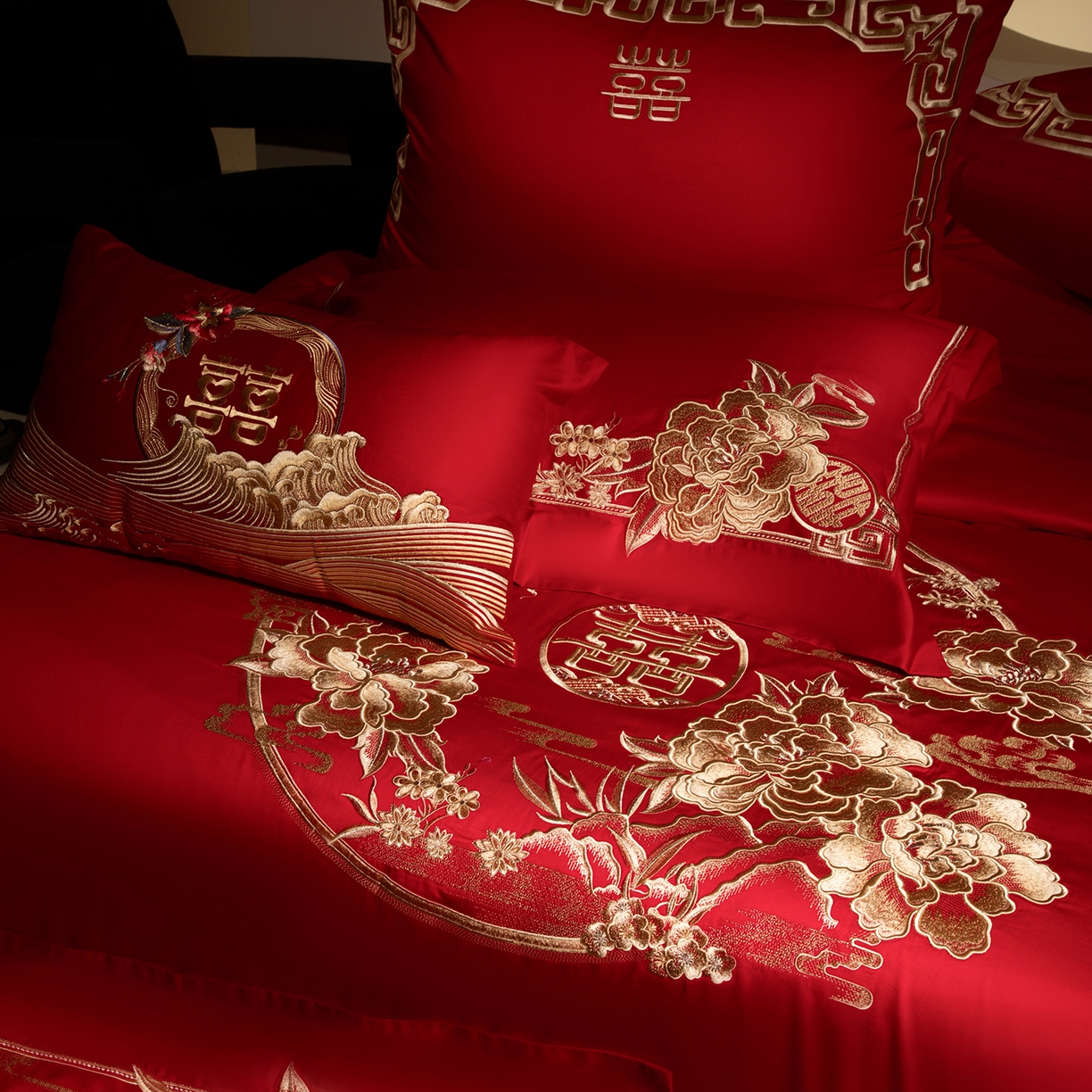 91家纺网 家纺一手货源 找家纺 佳汐蓝家纺 2025新款100支全棉刺绣婚庆四件套-喜满华堂 喜满华堂-金