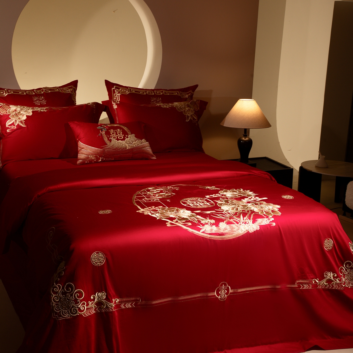 91家纺网 家纺一手货源 找家纺 佳汐蓝家纺 2025新款100支全棉刺绣婚庆四件套-喜满华堂 喜满华堂-金