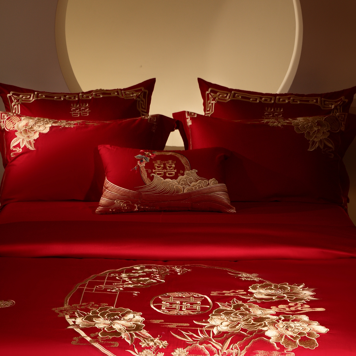 91家纺网 家纺一手货源 找家纺 佳汐蓝家纺 2025新款100支全棉刺绣婚庆四件套-喜满华堂 喜满华堂-金