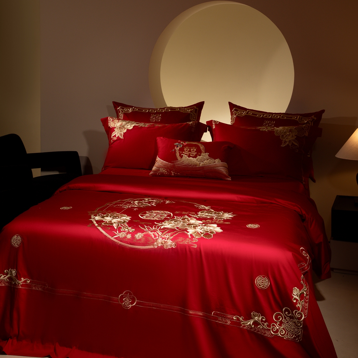 91家纺网 家纺一手货源 找家纺 佳汐蓝家纺 2025新款100支全棉刺绣婚庆四件套-喜满华堂 喜满华堂-金