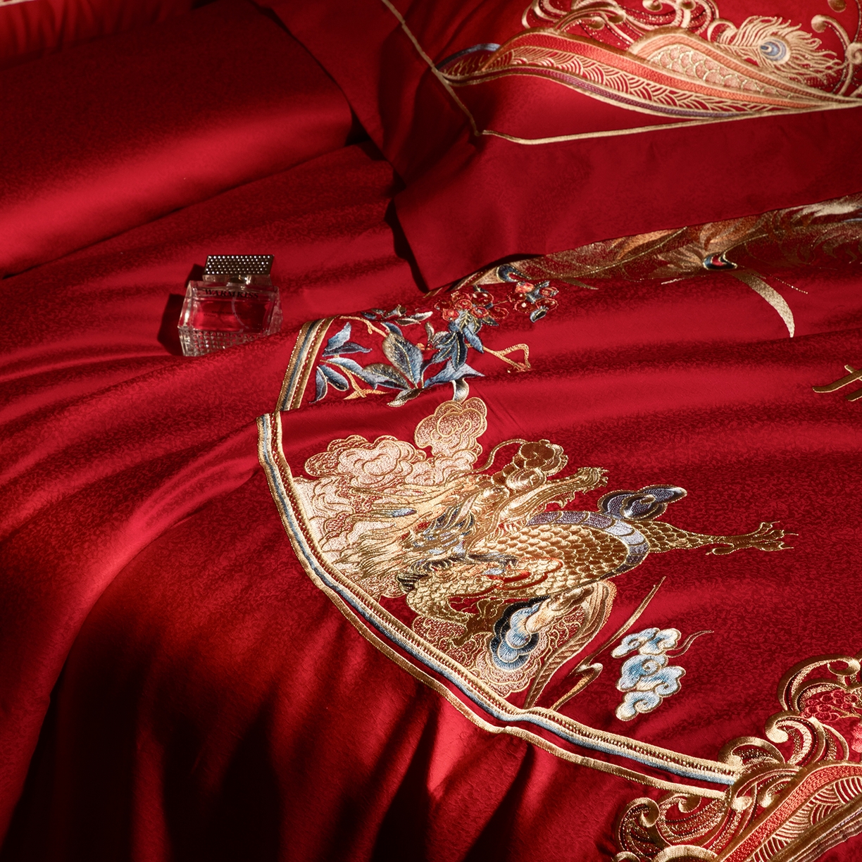 91家纺网 家纺一手货源 找家纺 （总）佳汐蓝家纺 2025新款100支全棉刺绣婚庆四件套-宫囍龙凤