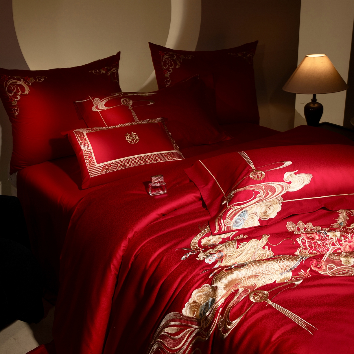 91家纺网 家纺一手货源 找家纺 （总）佳汐蓝家纺 2025新款100支贡缎提花全棉刺绣婚庆四件套-相亲相爱