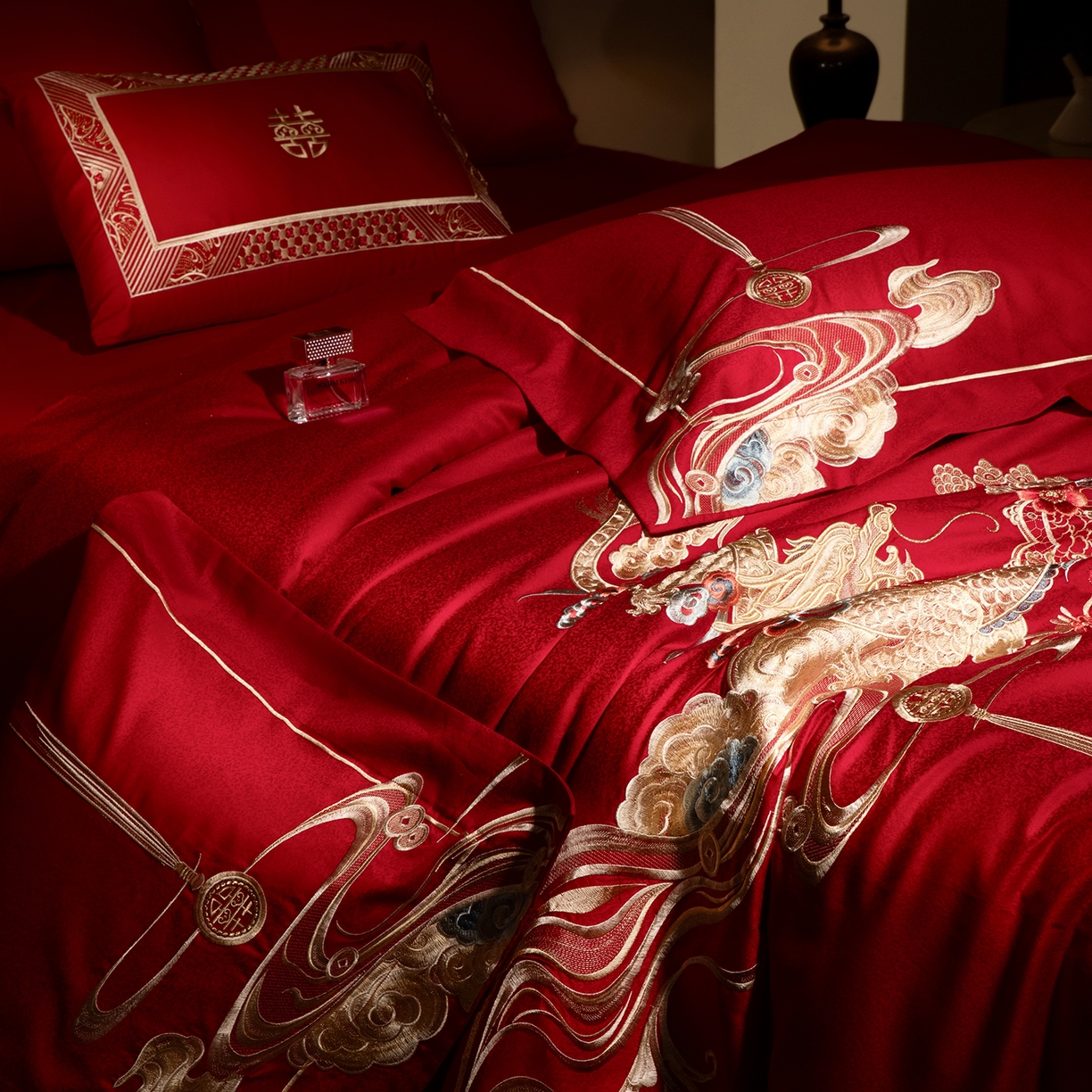 91家纺网 家纺一手货源 找家纺 （总）佳汐蓝家纺 2025新款100支贡缎提花全棉刺绣婚庆四件套-相亲相爱