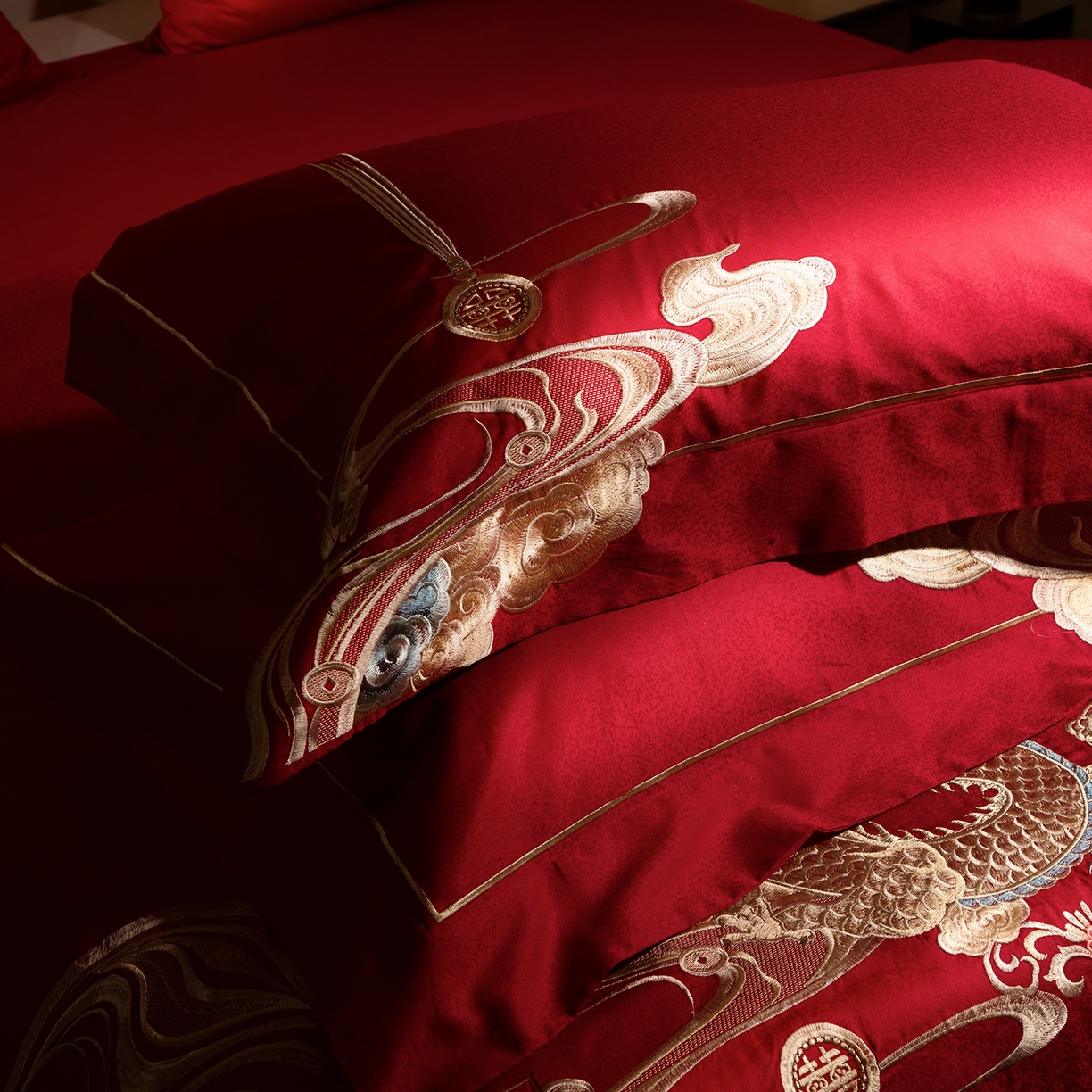 91家纺网 家纺一手货源 找家纺 （总）佳汐蓝家纺 2025新款100支贡缎提花全棉刺绣婚庆四件套-相亲相爱