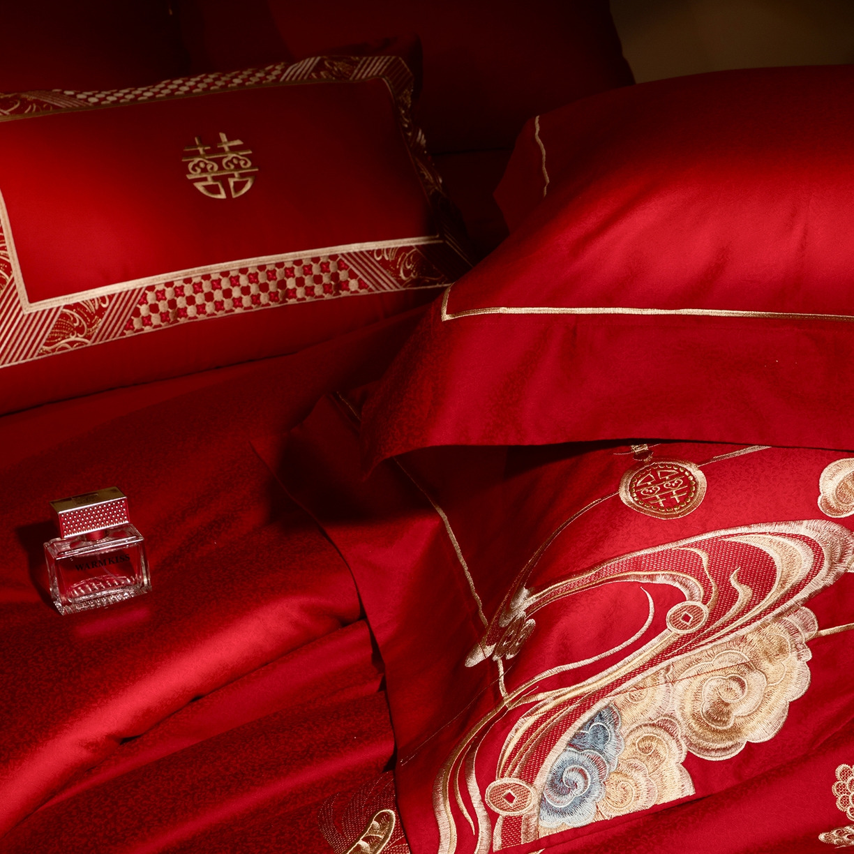 91家纺网 家纺一手货源 找家纺 （总）佳汐蓝家纺 2025新款100支贡缎提花全棉刺绣婚庆四件套-相亲相爱