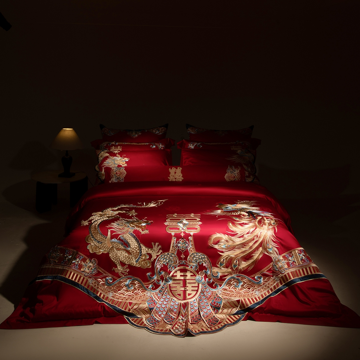 91家纺网 家纺一手货源 找家纺 （总）佳汐蓝家纺 2025新款100支贡缎提花全棉刺绣婚庆四件套-龙威凤彩