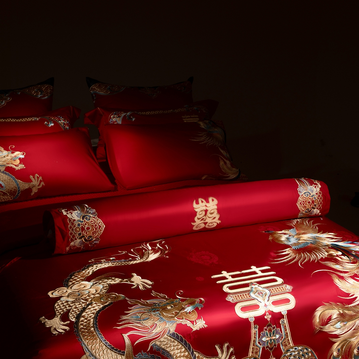 91家纺网 家纺一手货源 找家纺 （总）佳汐蓝家纺 2025新款100支贡缎提花全棉刺绣婚庆四件套-龙威凤彩