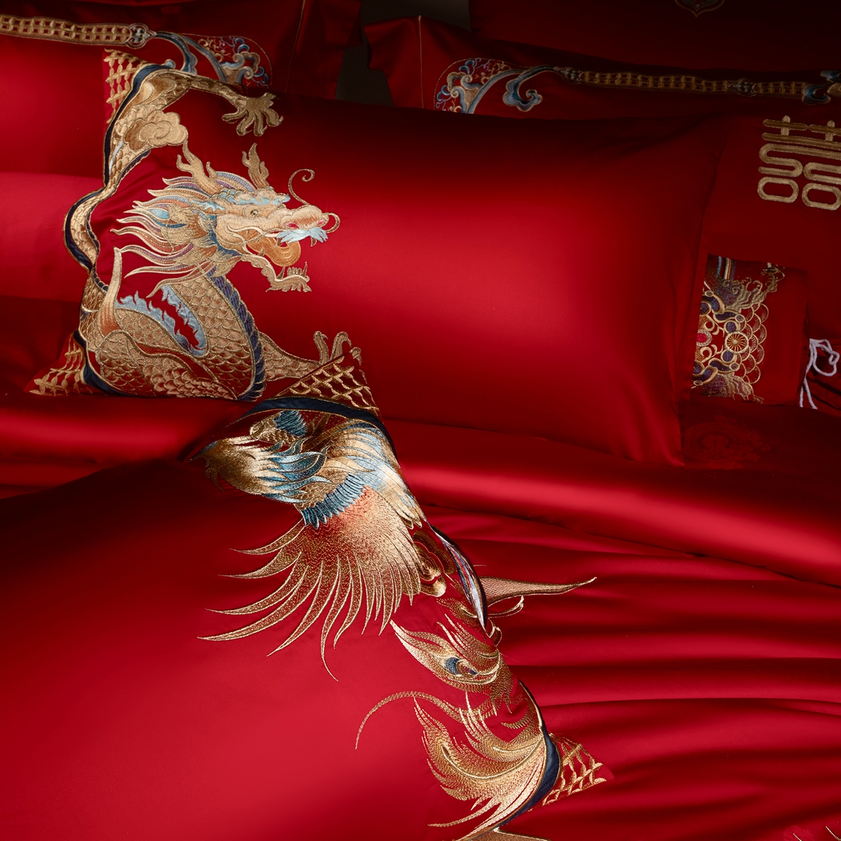 91家纺网 家纺一手货源 找家纺 （总）佳汐蓝家纺 2025新款100支贡缎提花全棉刺绣婚庆四件套-龙威凤彩